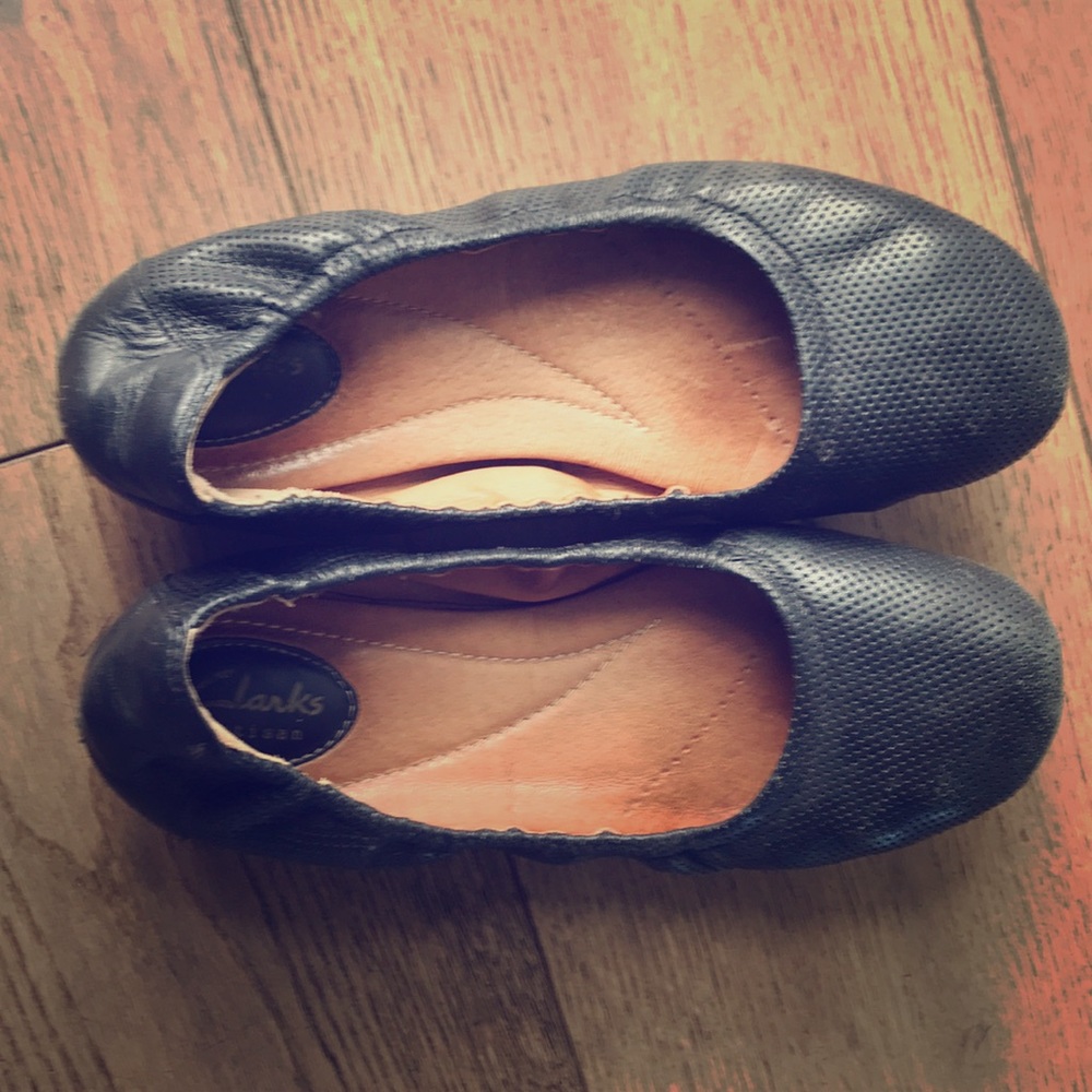 Clark’s black leather ballet flat